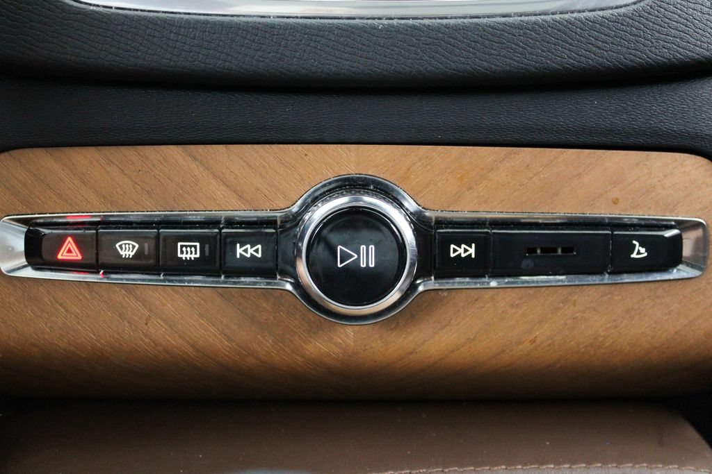 Used 2023 Volvo XC90 B6 Plus w/ Protection Package Premier AWD/4WD image 39
