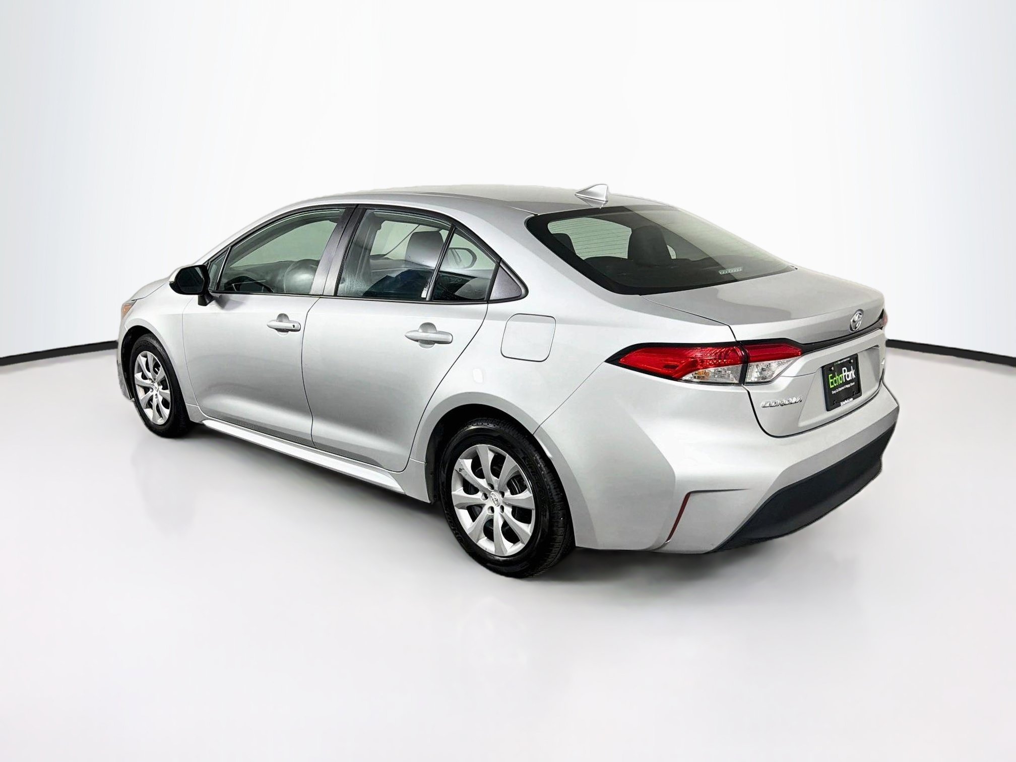 Used 2025 Toyota Corolla LE FWD image 5