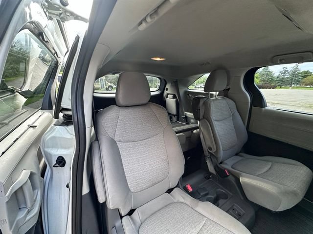 Used 2021 Toyota Sienna LE AWD/4WD image 9