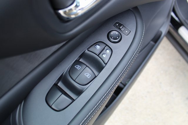 Used 2024 Nissan Murano SV w/ SV Midnight Edition Package image 12