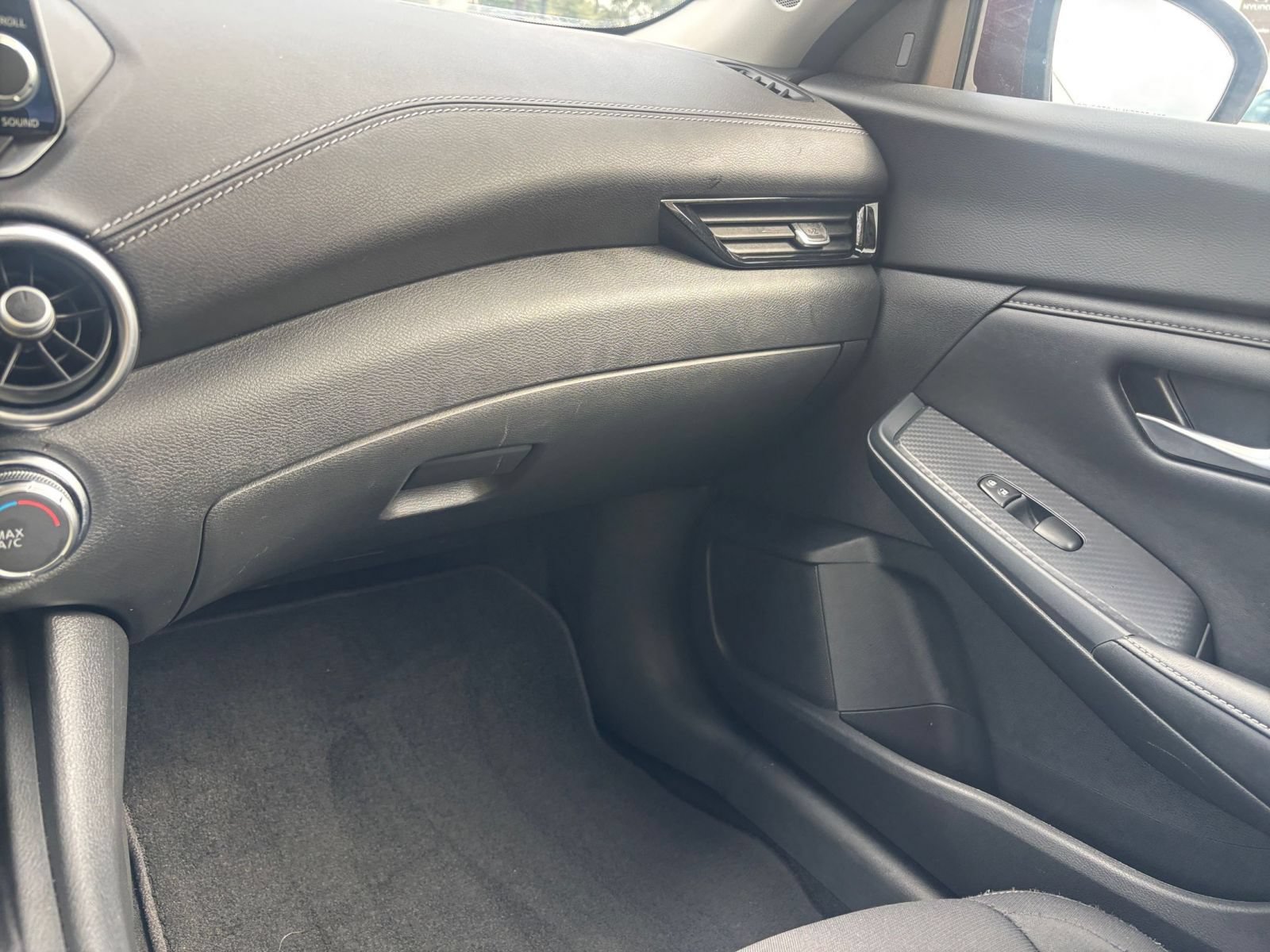 Used 2025 Nissan Sentra SV FWD image 32