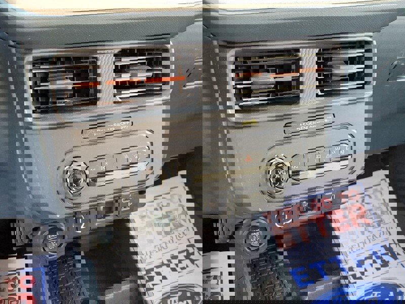 Used 2025 Ford Maverick Lariat image 19