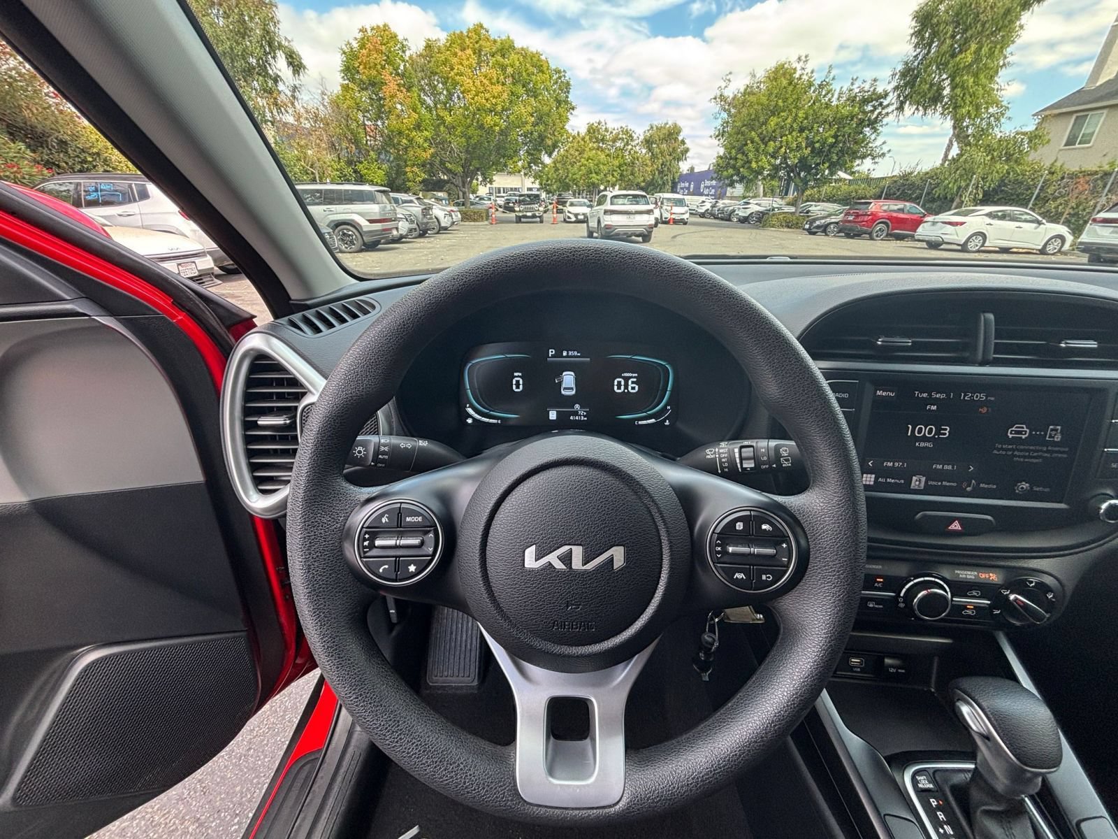 Used 2025 Kia Soul LX w/ LX Technology Package FWD image 31