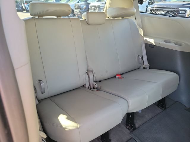 Used 2014 Toyota Sienna XLE FWD image 24