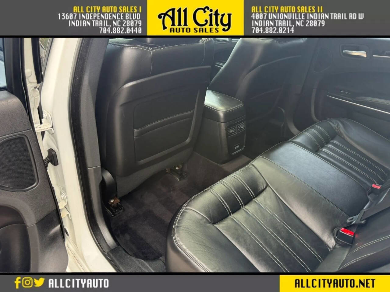 Used 2018 Chrysler 300 S w/ 300S Premium Group RWD image 16