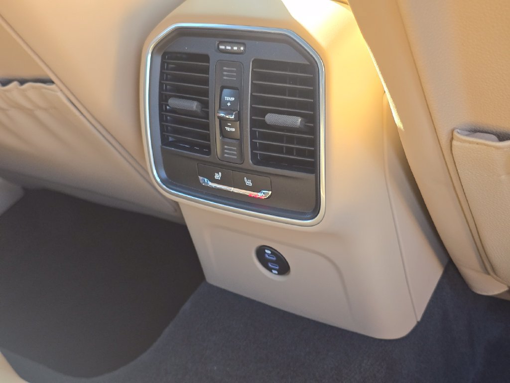 Used 2026 Porsche Macan AWD/4WD image 15