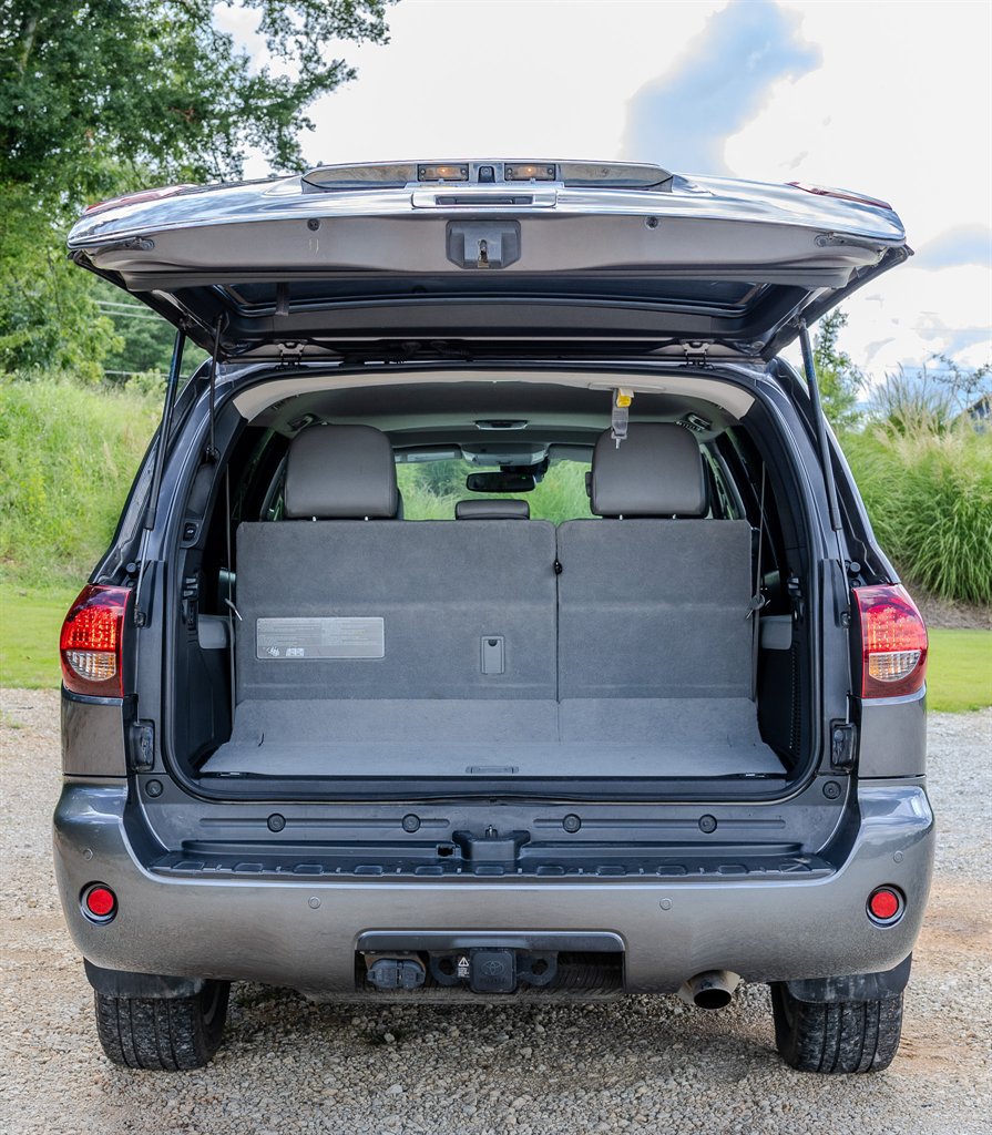 Used 2018 Toyota Sequoia Limited w/ Safety & Convenience Package RWD image 9