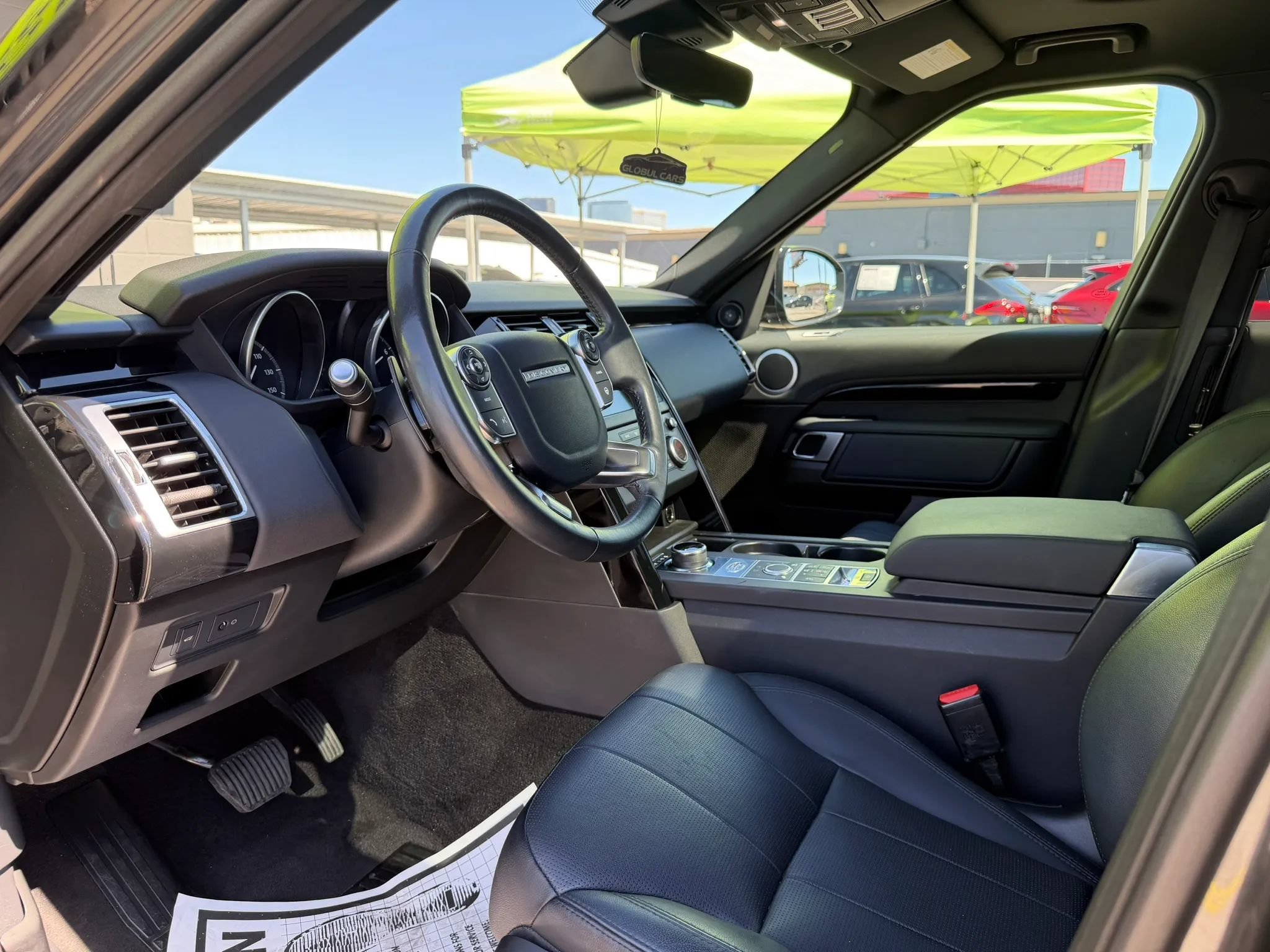 Used 2017 Land Rover Discovery SE AWD/4WD image 10