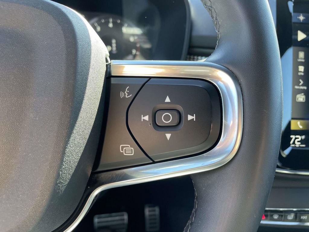 Used 2022 Volvo XC40 T4 R-Design w/ Advanced Package image 13