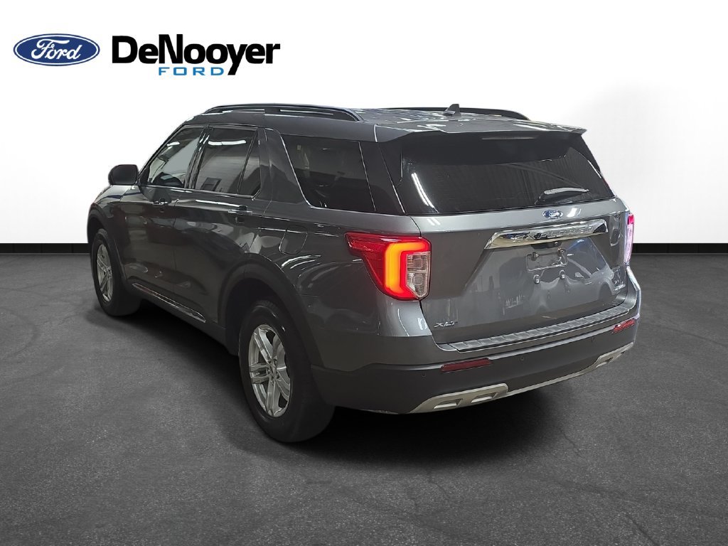 Used 2023 Ford Explorer XLT w/ Equipment Group 202A AWD/4WD image 8