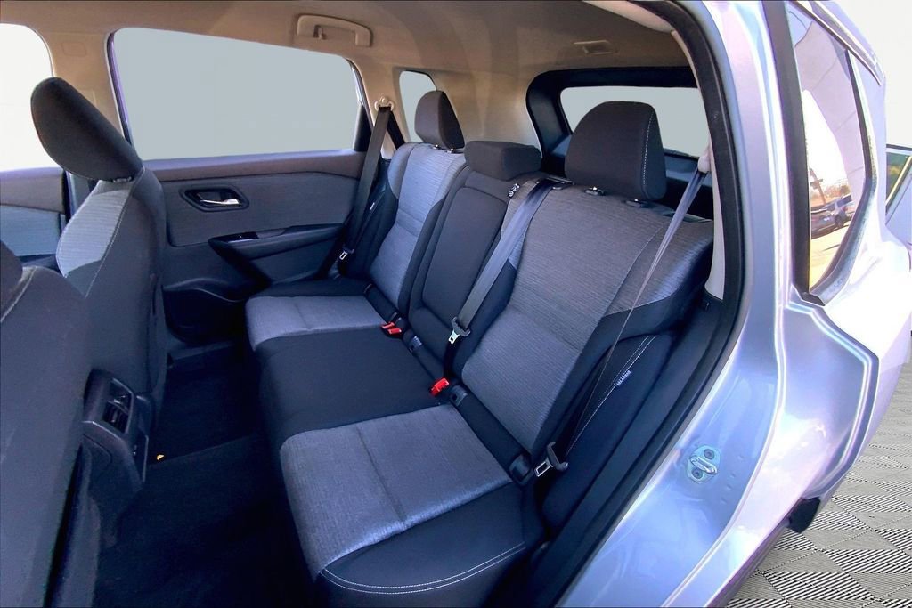 Used 2022 Nissan Rogue SV image 16