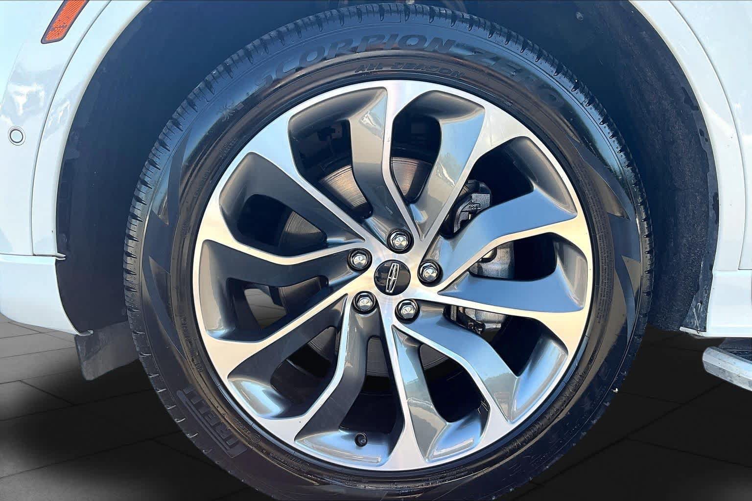 Used 2023 Lincoln Aviator Grand Touring w/ Equipment Group 301A AWD/4WD image 10