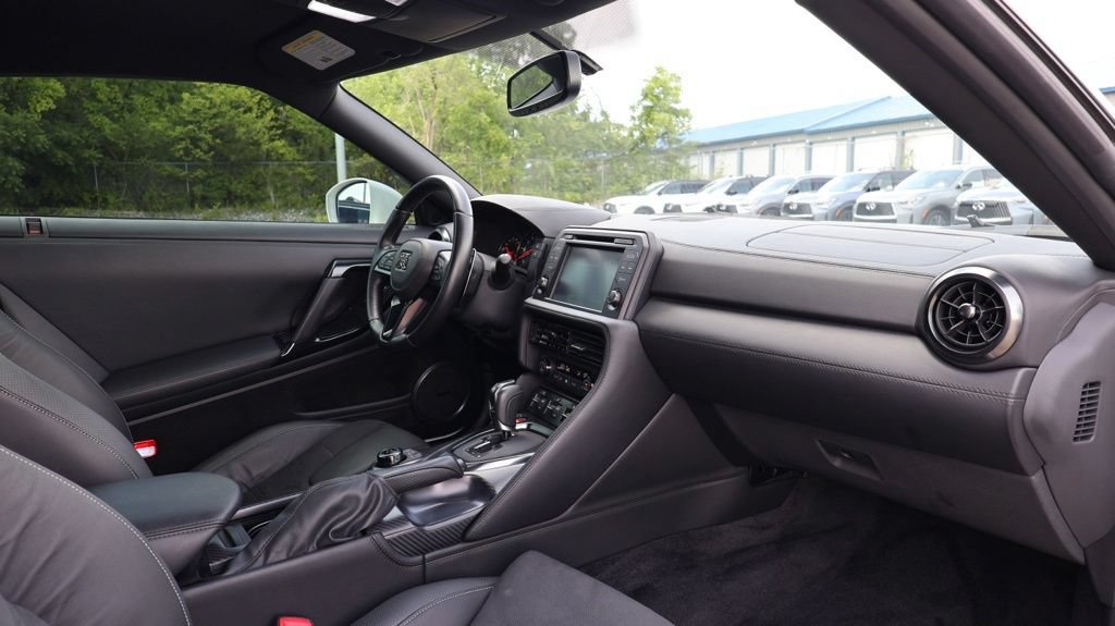 Used 2021 Nissan GT-R Premium AWD/4WD image 16
