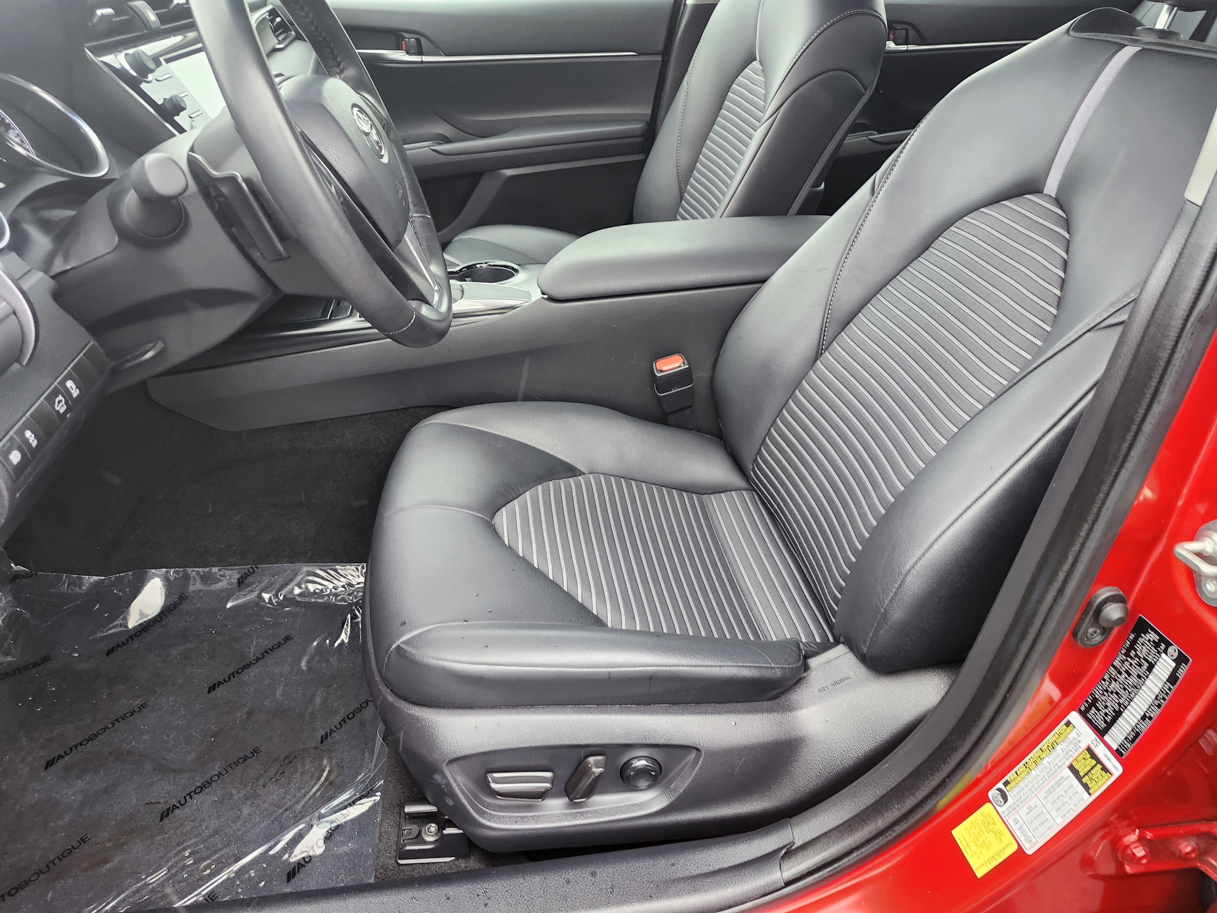 Used 2020 Toyota Camry SE image 16