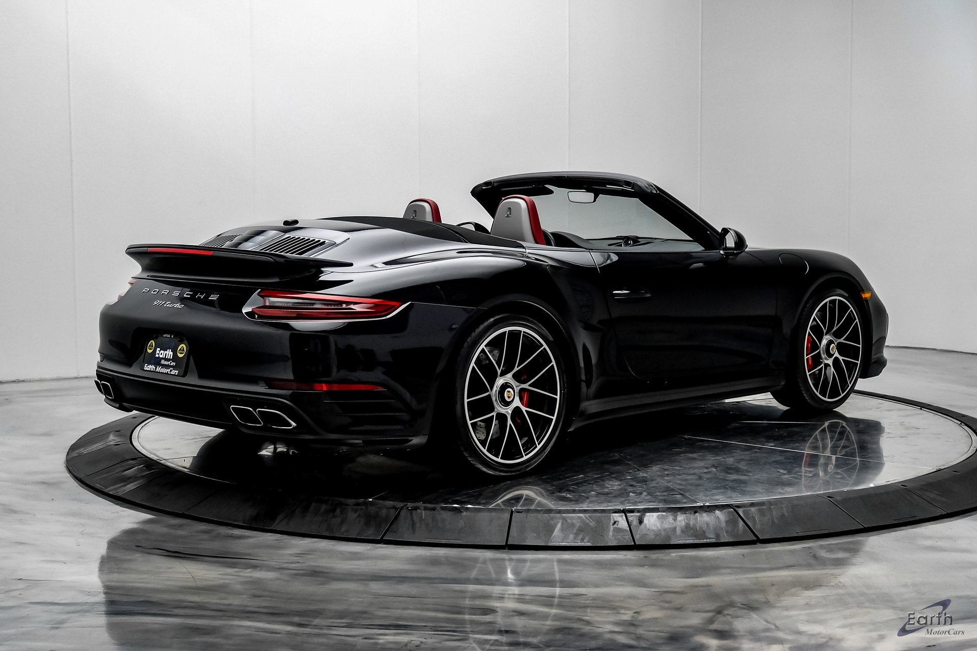 Used 2019 Porsche 911 Turbo image 17