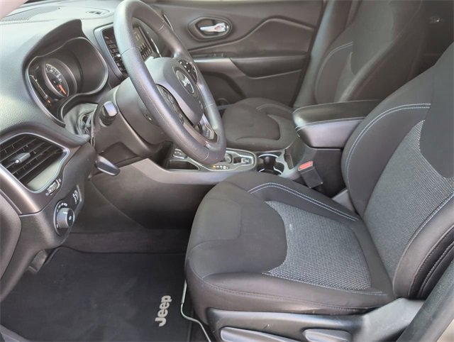 Used 2019 Jeep Cherokee Latitude w/ Popular Appearance Group image 17