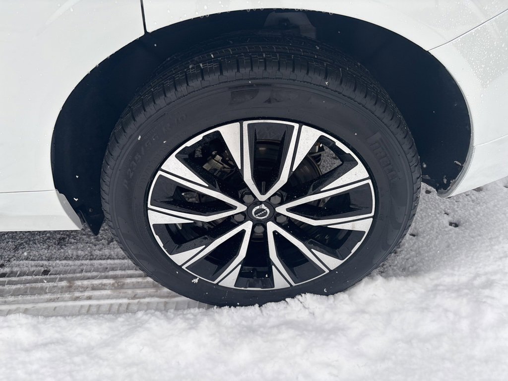 Certified 2024 Volvo XC60 B5 Plus image 16