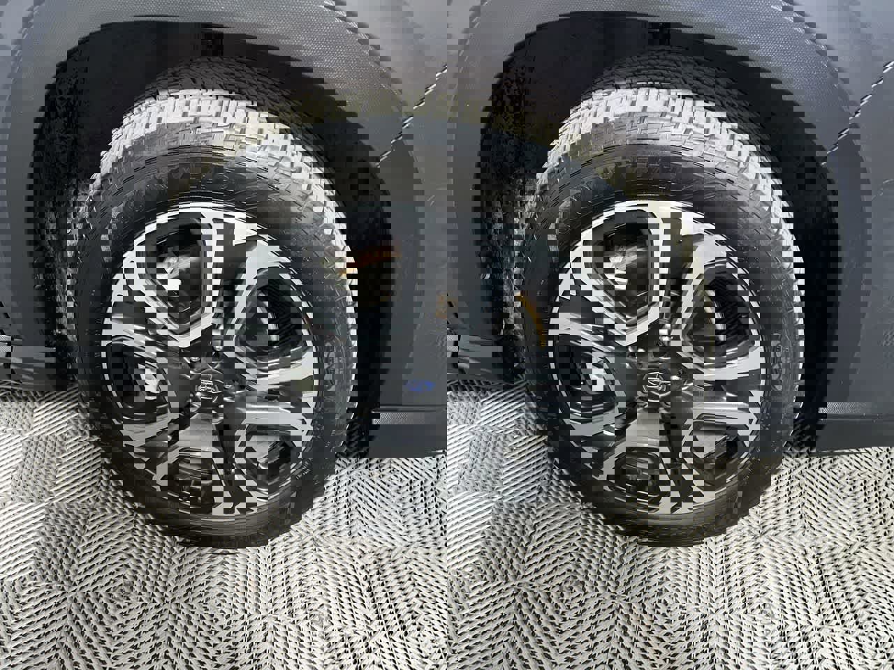 Used 2024 Subaru Ascent Limited image 10