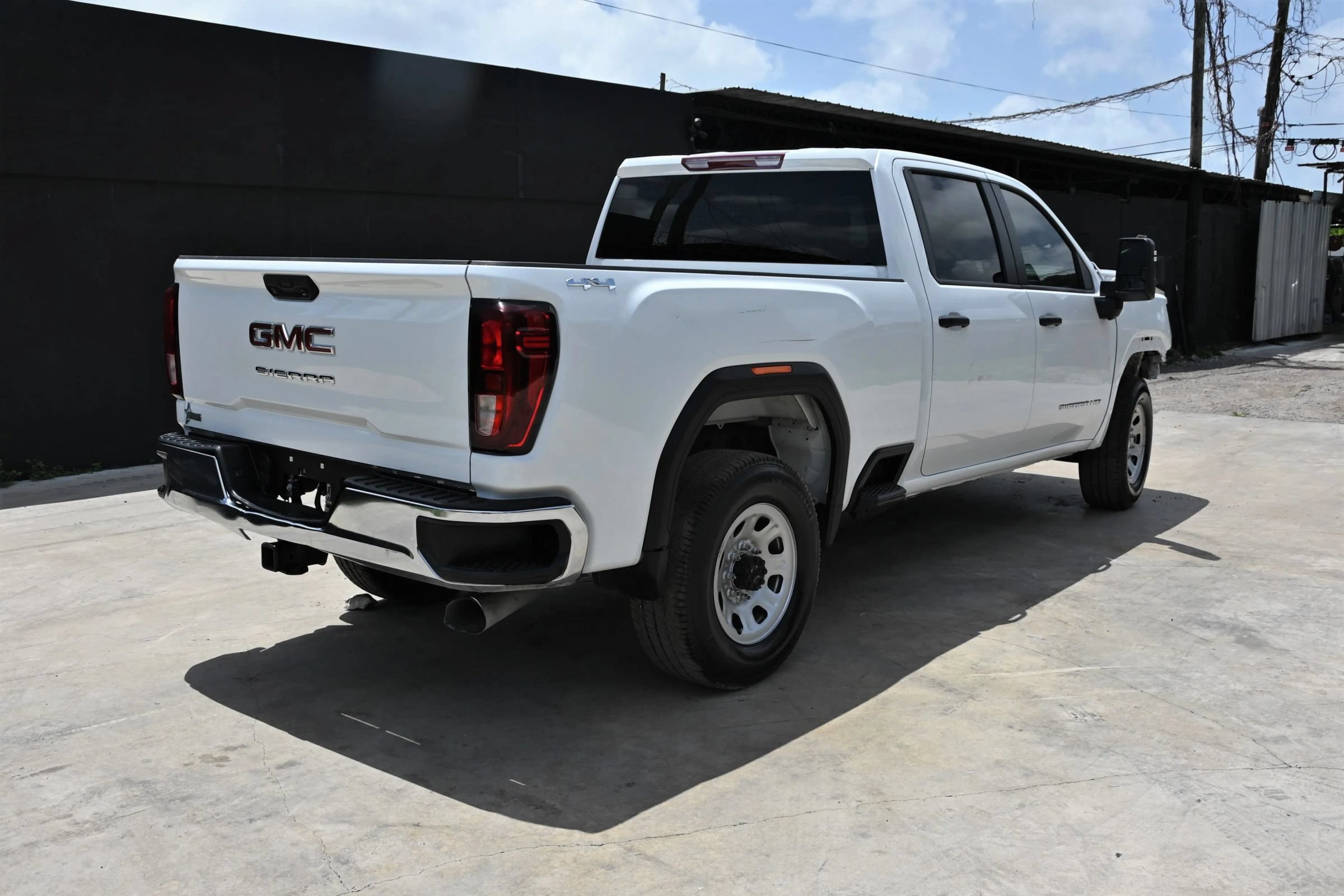 Used 2025 GMC Sierra 2500 Pro w/ Convenience Package AWD/4WD image 3