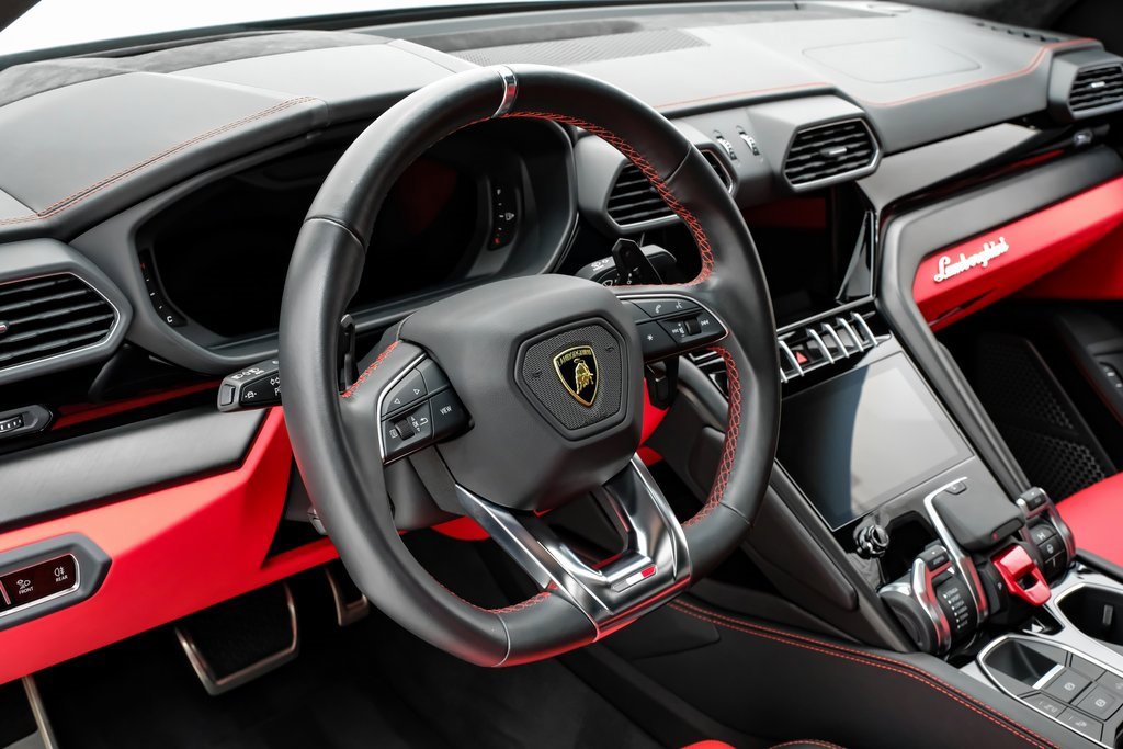 Used 2022 Lamborghini Urus image 13