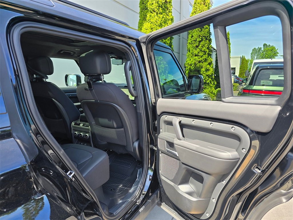 New 2025 Land Rover Defender 110 X image 28