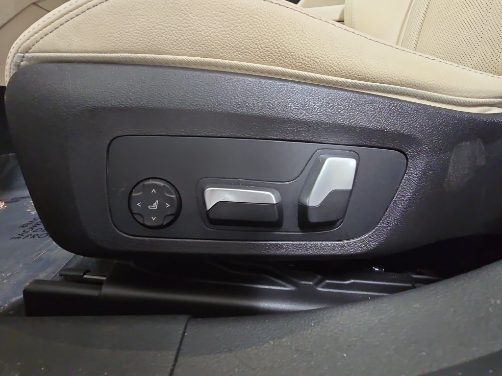 Certified 2023 BMW 330i Sedan w/ Driving Assistance Package RWD image 28