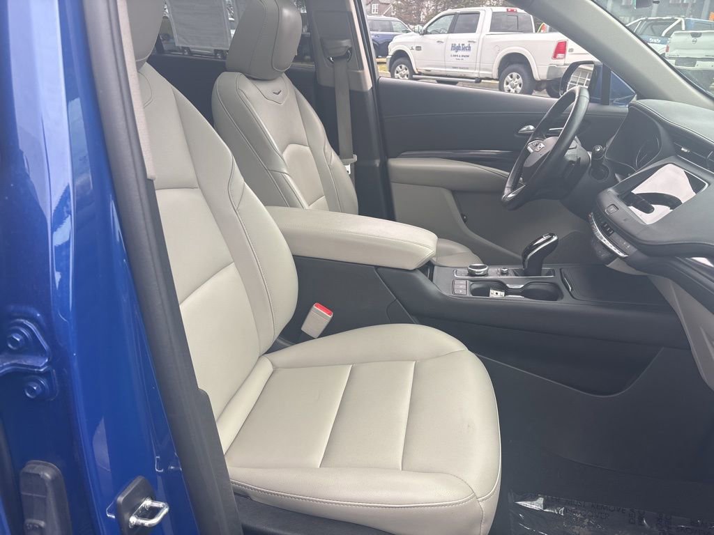 Used 2021 Cadillac XT4 Luxury w/ Cold Weather Package image 34