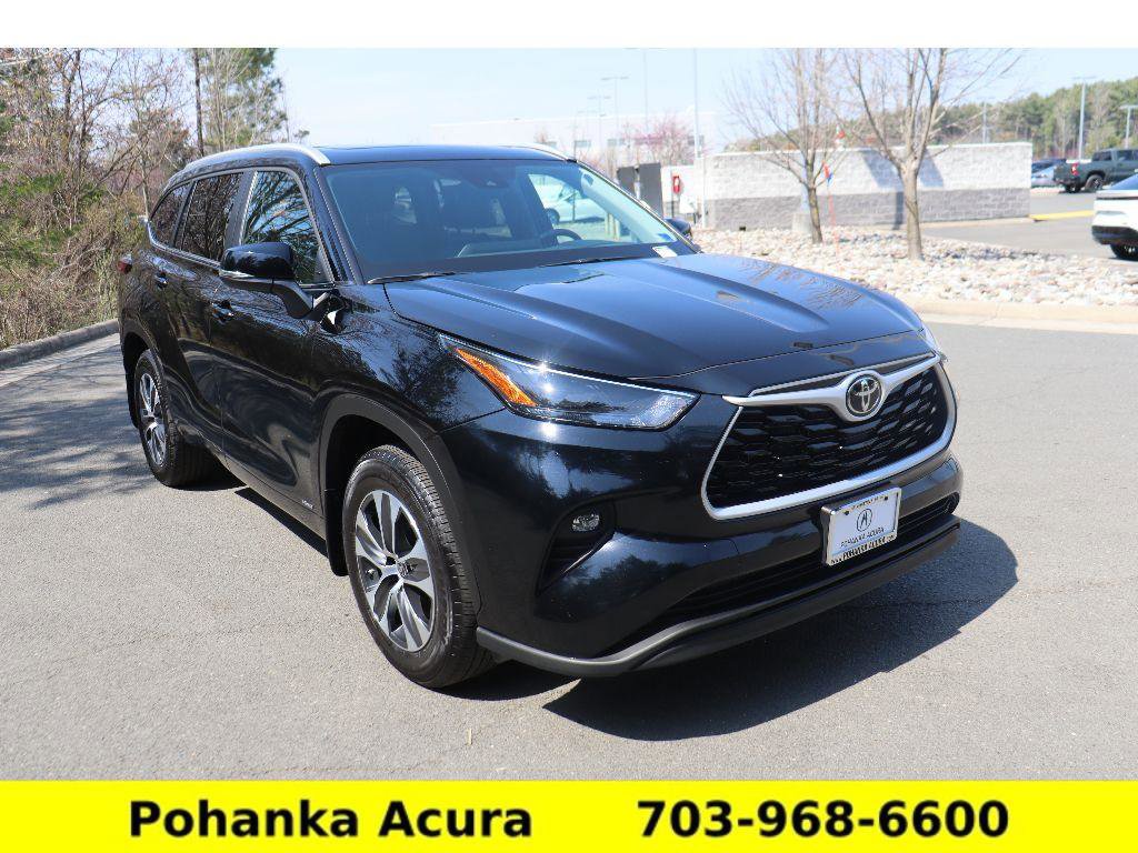 Used 2025 Toyota Highlander XLE image 1