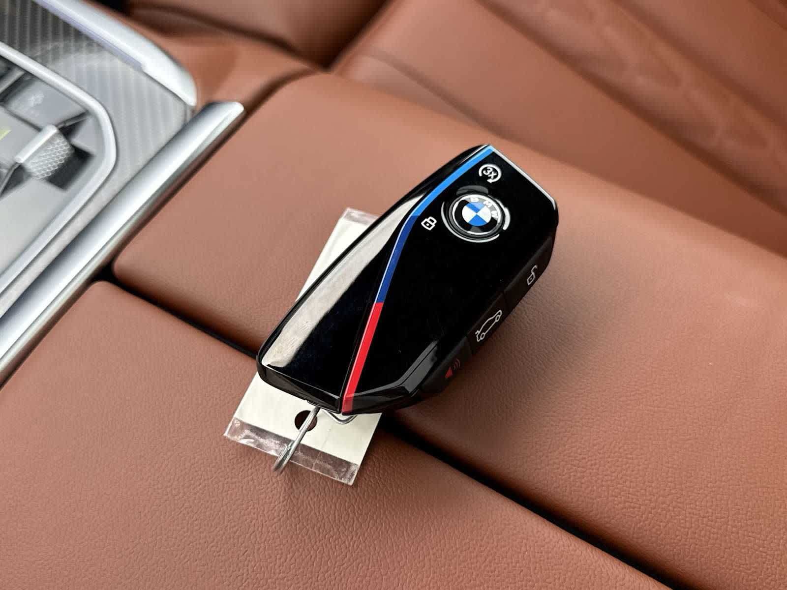 New 2026 BMW X7 M60i w/ M Sport Professional Package AWD/4WD image 37