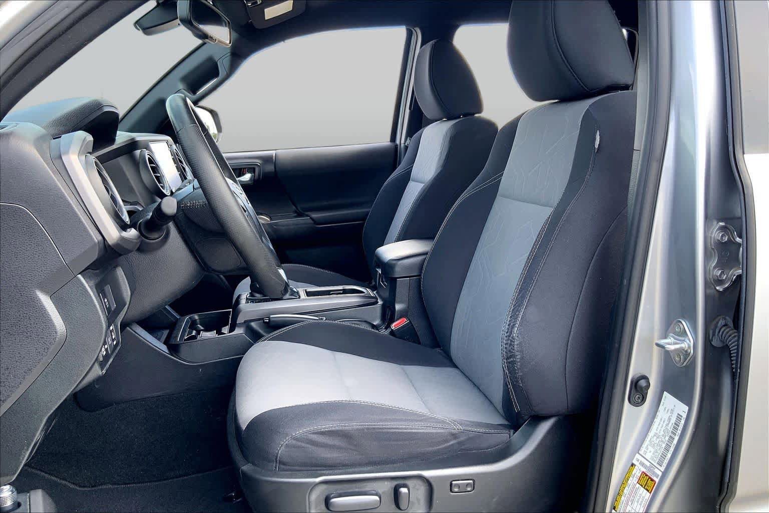 Used 2021 Toyota Tacoma TRD Sport w/ Technology Package RWD image 8