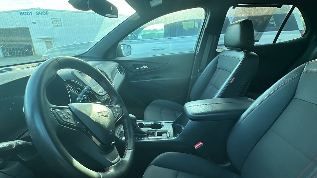 Used 2023 Chevrolet Equinox RS image 3