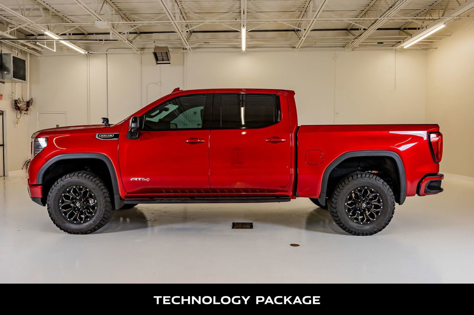 Used 2024 GMC Sierra 1500 AT4 w/ Technology Package AWD/4WD image 5