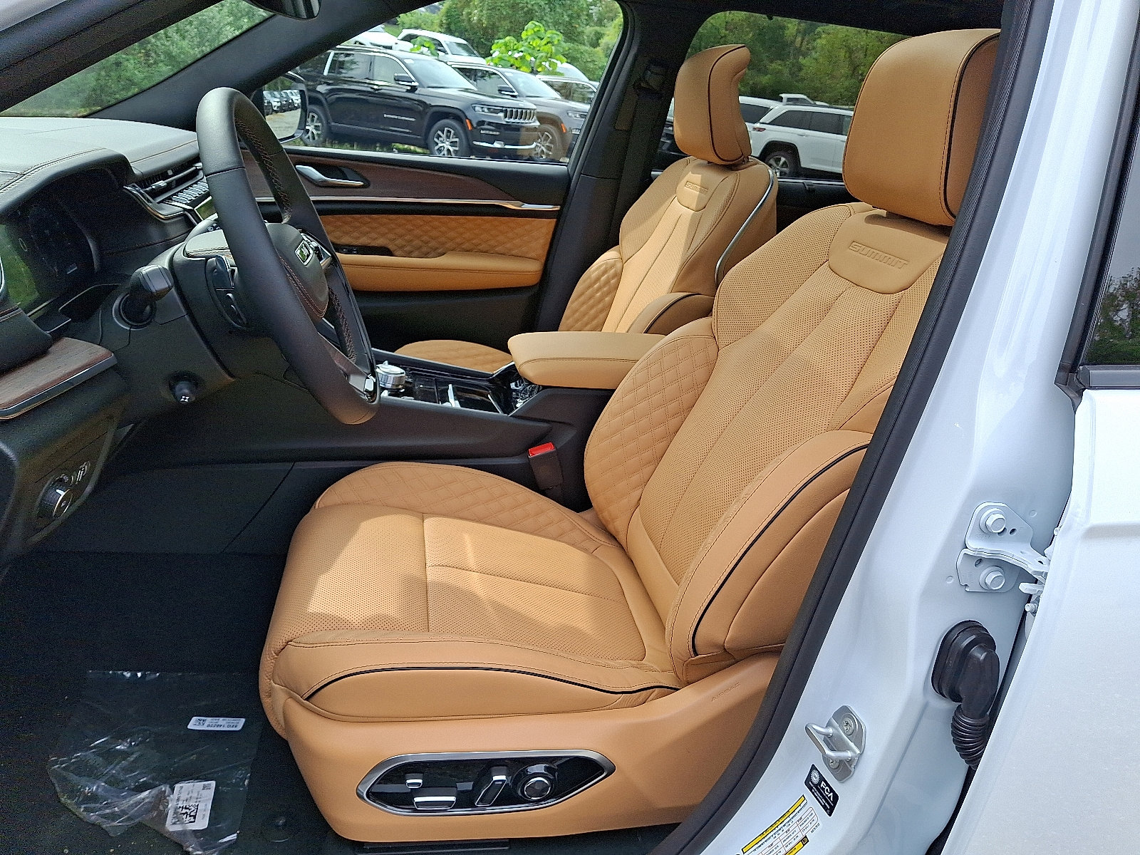 New 2025 Jeep Grand Cherokee L Summit w/ Luxury Tech Group V image 9