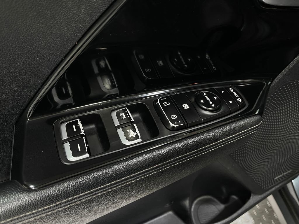 Used 2018 Kia Niro EX w/ EX Touring Graphite Edition image 14