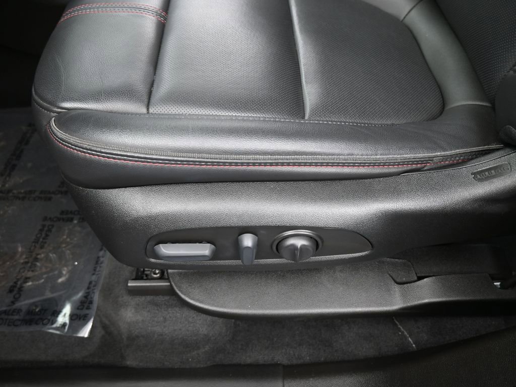 Used 2023 Chevrolet Traverse RS image 15