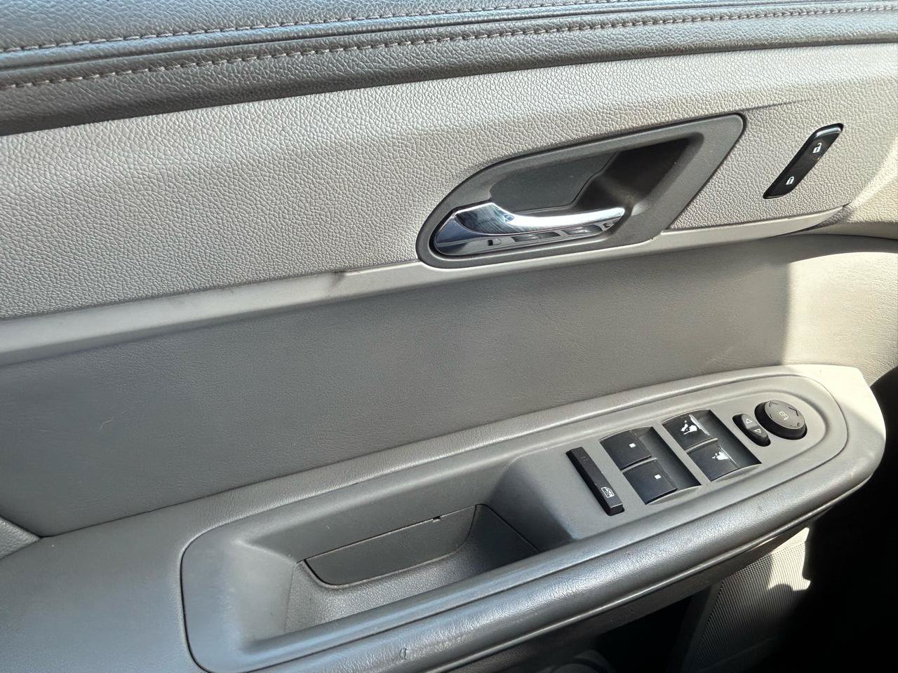 Used 2013 Chevrolet Traverse LS FWD image 27