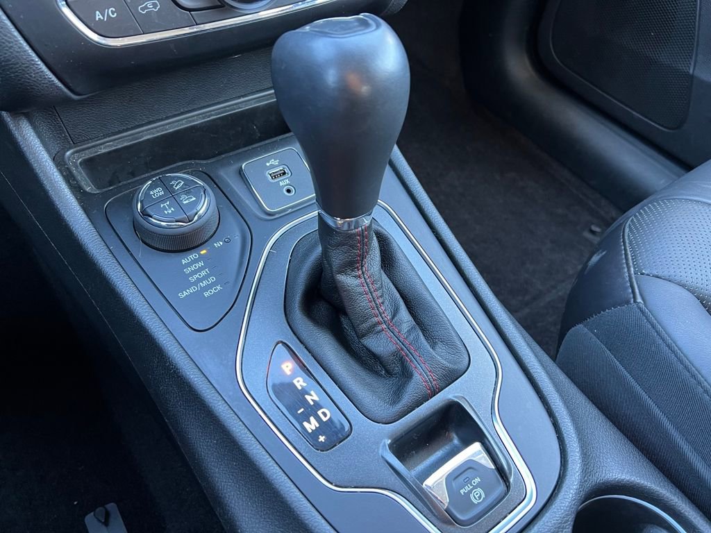 Used 2019 Jeep Cherokee Trailhawk image 29