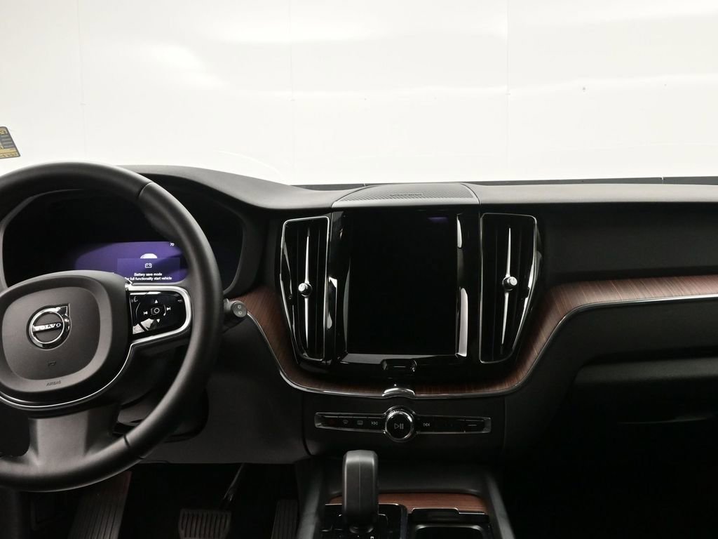 Used 2023 Volvo XC60 B5 Plus w/ Climate Package image 12