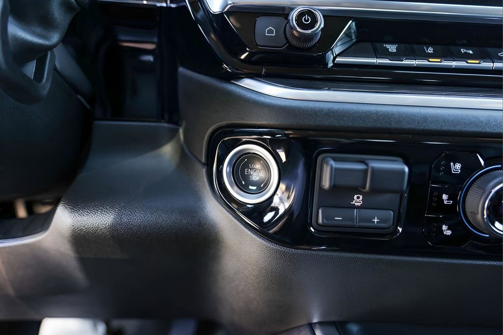 Used 2025 Chevrolet Silverado 2500 LTZ w/ LTZ Convenience Package image 16