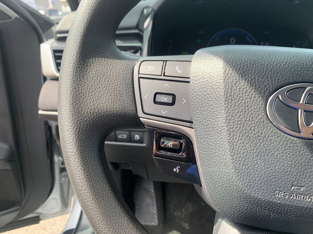 Used 2025 Toyota Camry LE FWD image 27