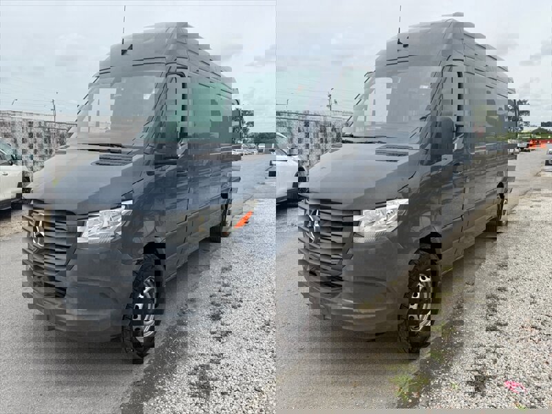 Used 2019 Mercedes-Benz Sprinter 170 image 3