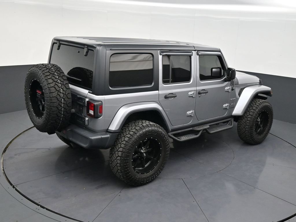 Used 2018 Jeep Wrangler Unlimited Sahara w/ Cold Weather Group image 16