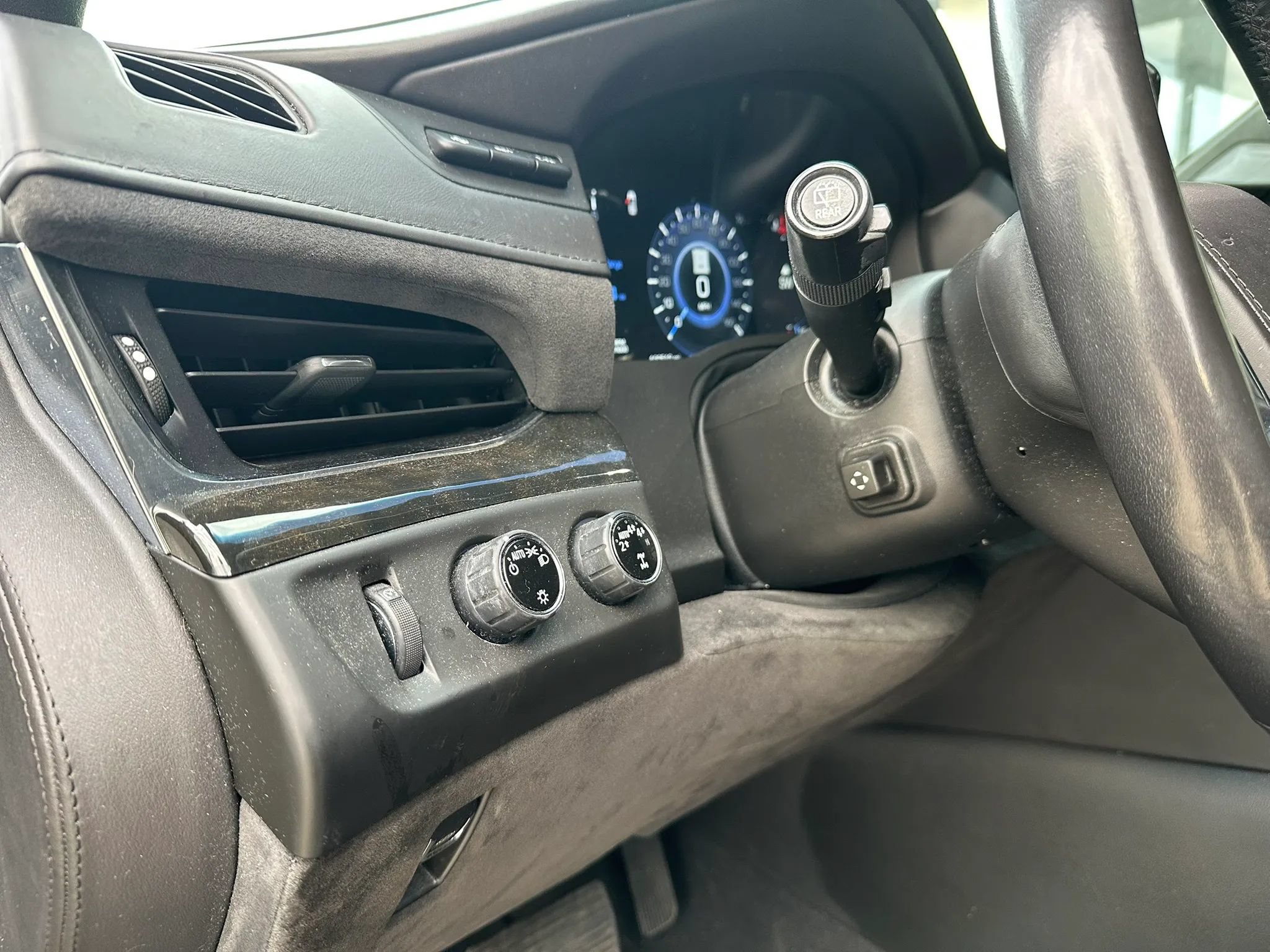 Used 2019 Cadillac Escalade ESV Platinum AWD/4WD image 12
