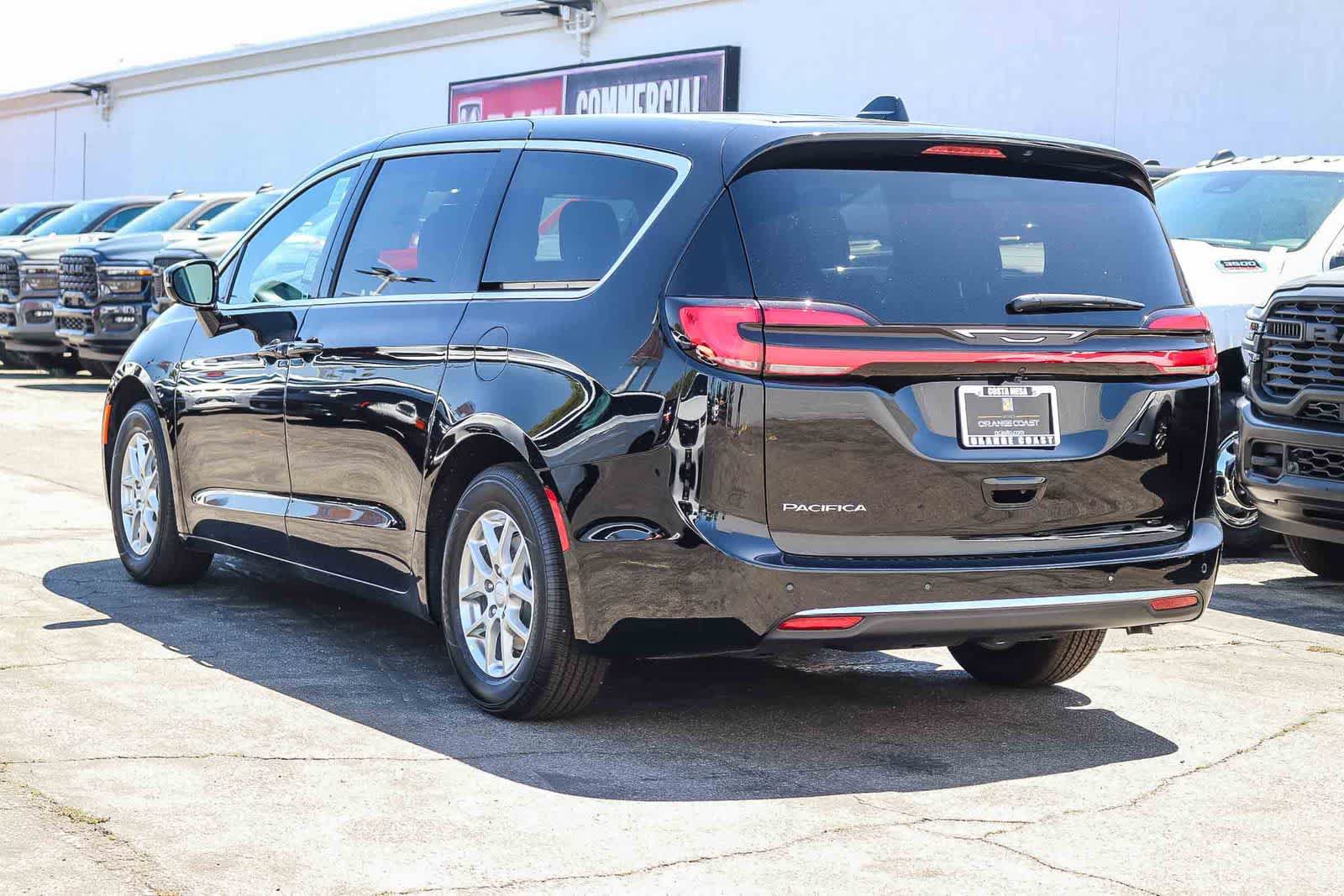 New 2027 Chrysler Pacifica Select FWD image 6