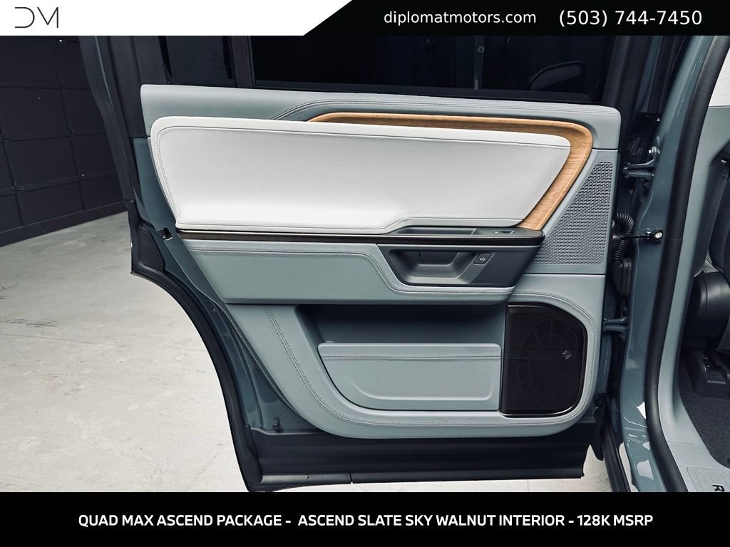 Used 2026 Rivian R1S Premium AWD/4WD image 31