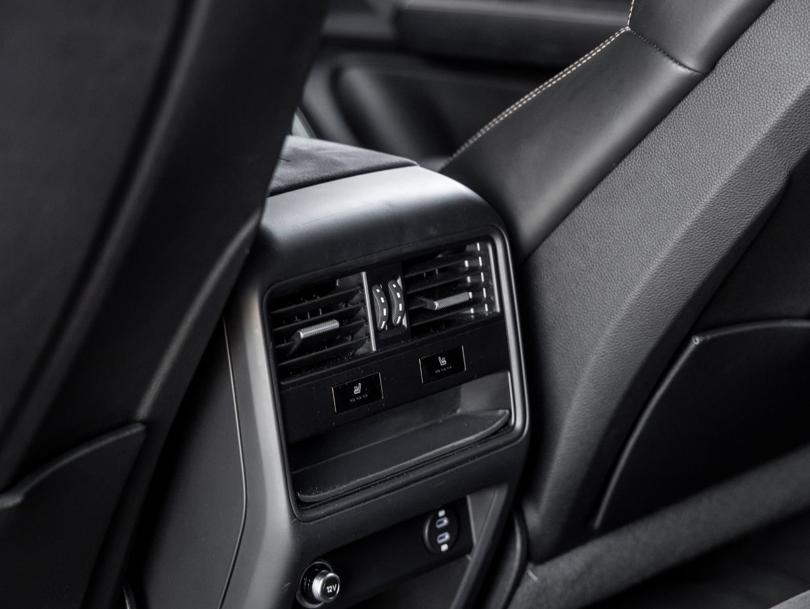 Certified 2022 Porsche Cayenne Turbo GT AWD/4WD image 39