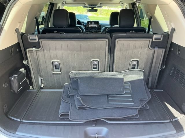 Used 2025 Nissan Pathfinder Platinum FWD image 17