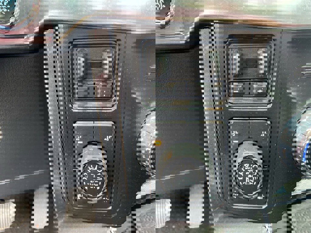 Used 2022 Ford F150 Lariat w/ Equipment Group 502A High image 14