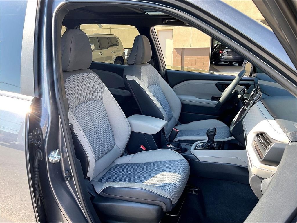 Used 2025 Subaru Forester Premium AWD/4WD image 11