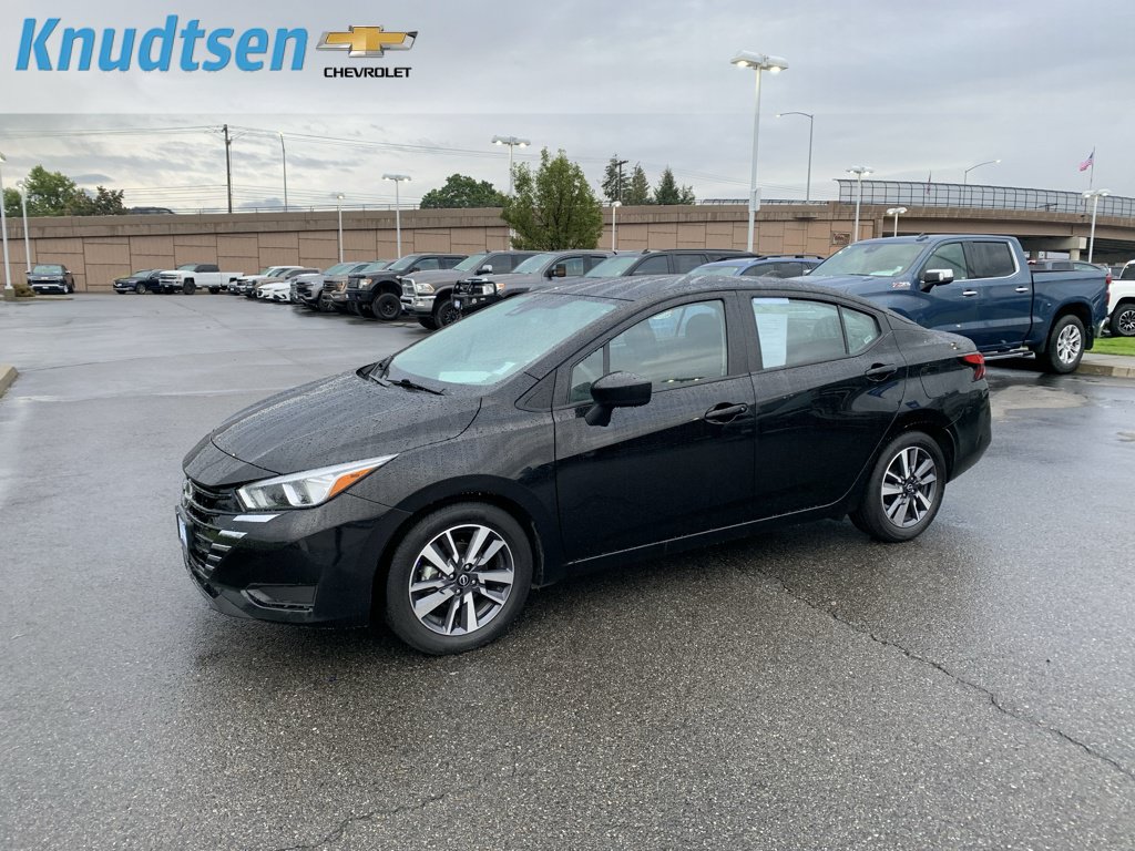 Used 2023 Nissan Versa SV FWD image 3